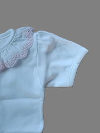 Babidu witte romper 1198 korte mouw met ruche kraag roze