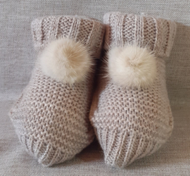 PA48 Slofje met pompom Zandkleur