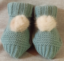 PA48 Slofje met pompom groen