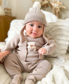 Gebreid babypakje met beertje 9405 zandkleur