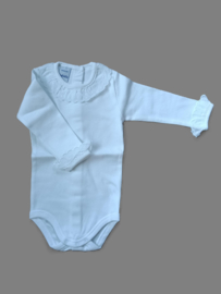 Babidu romper 1199 wit met katoenen ruche langs hals en mouwen