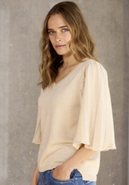 Ze-ze top Dambis Sand