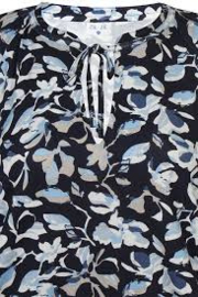 ZeZe top Corinna Sky way