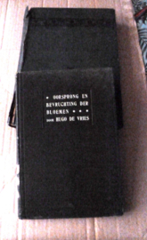 Kavel: Planten-atlas door H.J.Calkoen; Oorsprong en bevruchting der bloemen door Hugo de Vries | resp. 1897;1904 | Resp. 2de druk; 1ste druk | Resp. Sijthoff; Tjeenk Willink |