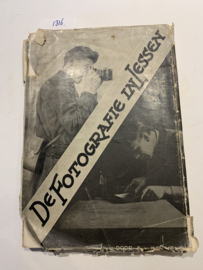 De Fotografie in lessen | D. van Kreveld | 1932 | Verzameld en van Vullingen voorzien door A. van Kreveld | N.V. De Arbeiderspers |