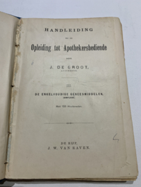 Handleiding bij de Opleiding tot Apothekersbediende | J. de Groot (Apotheker) | Deel III | 1889 | De enkelvoudige Geneesmiddelen | met 133 houtsneden | Uitg.: J.W. van Raven, De Rijp |