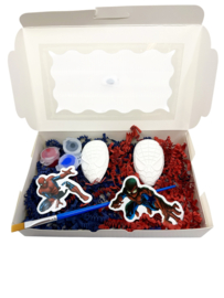 Spiderman gipsfiguurtjes schilderen