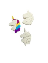 Unicorn gipsfiguurtjes schilderen