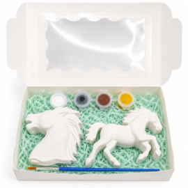 Paarden gipsfiguurtjes schilderen