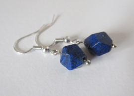 Zilverkleurige Lapis oorbellen