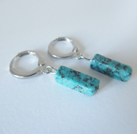 Zilverkleurige clip oorbellen met turquoise edelsteen