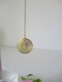 Goudkleurige hang oobellen met mandala