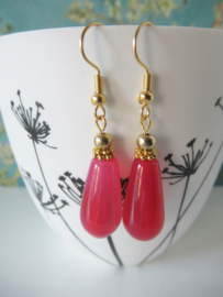 Goudkleurige rood/roze oorbellen
