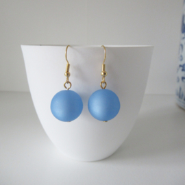 Goudkleurige licht blauwe oorbellen
