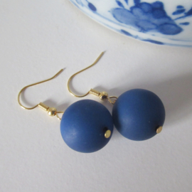 Goudkleurige blauwe oorbellen