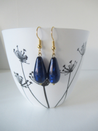 Goudkleurige blauwe resin oorbellen
