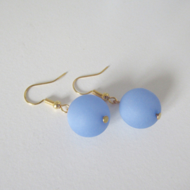 Goudkleurige licht blauwe oorbellen