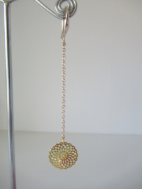 Goudkleurige hang oobellen met mandala