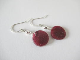 Zilverkleurige resin deep pink oorbellen