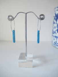 Zilverkleurige turquoise oorbellen