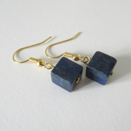 Goudkleurige Lapis oorbellen