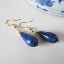 Goudkleurige blauwe resin oorbellen