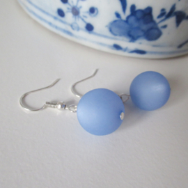 Zilverkleurige blauwe oorbellen