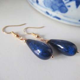 Rosékleurige blauwe resin oorbellen