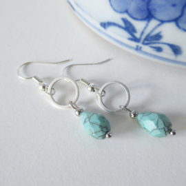 Zilverkleurige Turquoise oorbellen