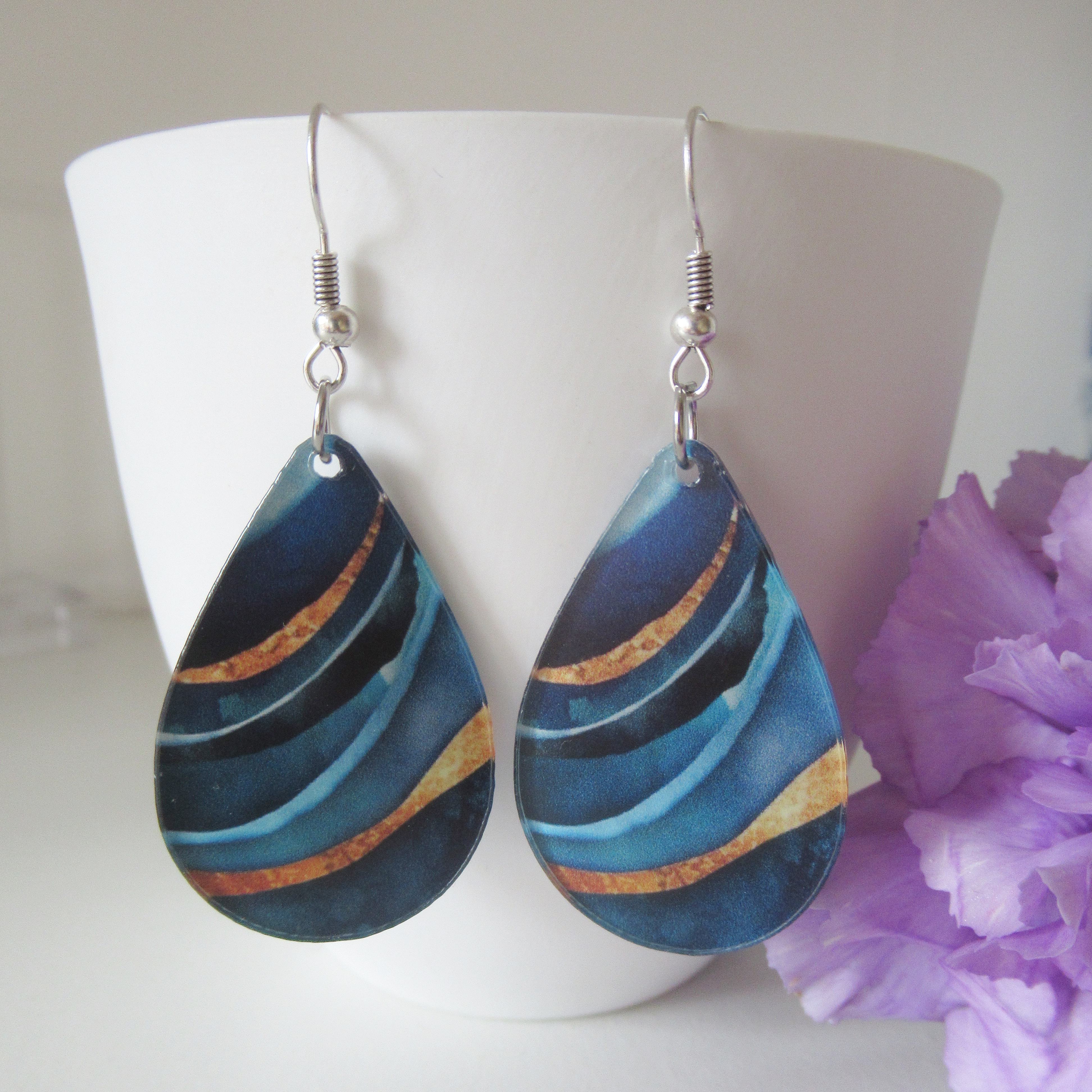 Zilverkleurige blauwe oorbellen
