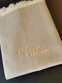 Beige Gebedskleed met naam Nura