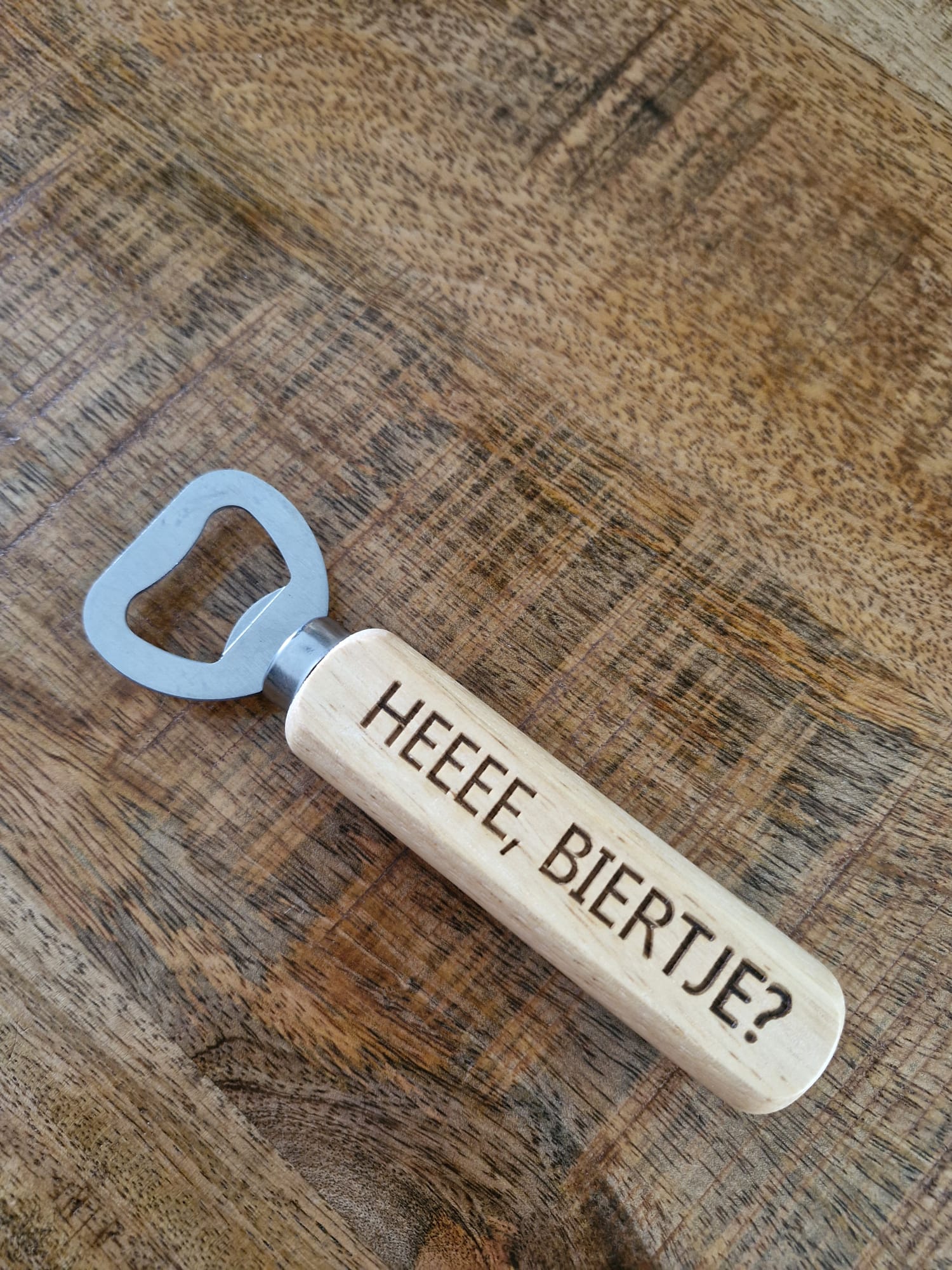 Gelaserde tekst: HEEE, BIERTJE?