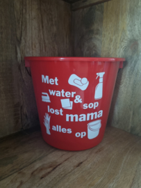 Met water en sop lost mama alles op