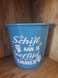 18 Schijt aan je leeftijd emmer