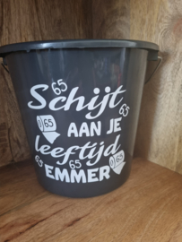 65 Schijt aan je leeftijd emmer