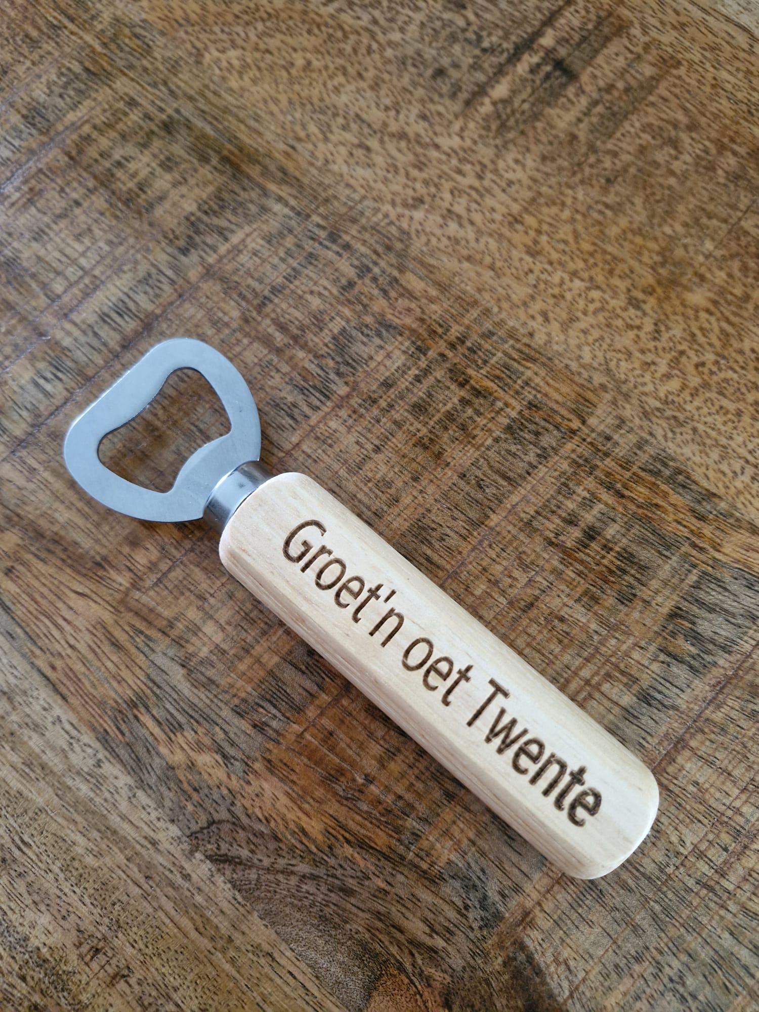 Gelaserde tekst: groet`n oet Twente