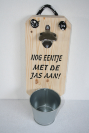 Nog eene met de jas aan
