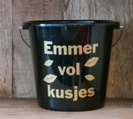 Emmer vol kusjes