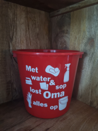 Met water en sop lost oma alles op