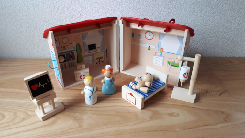 Draagbaar houten ziekenhuis to-go Geen) | Houten speelgoed en cadeautjes | Hout & Ster