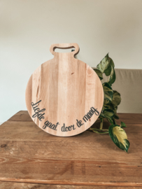Houten, ronde borrelplank – Liefde gaat door de maag