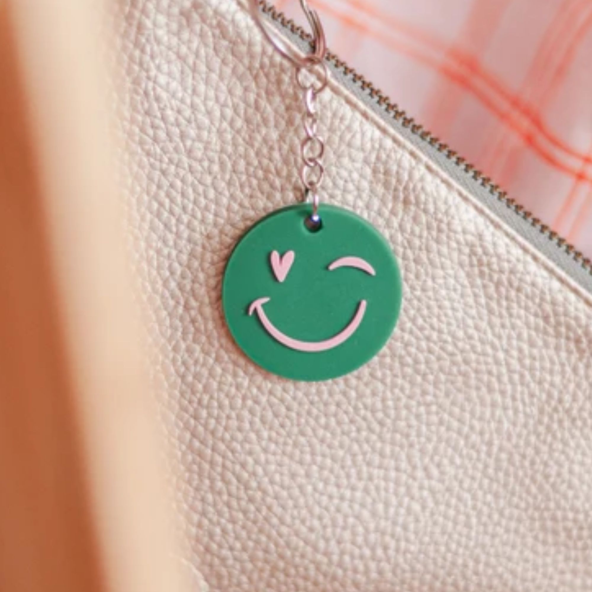 Sleutelhanger Smiley – groen met roze