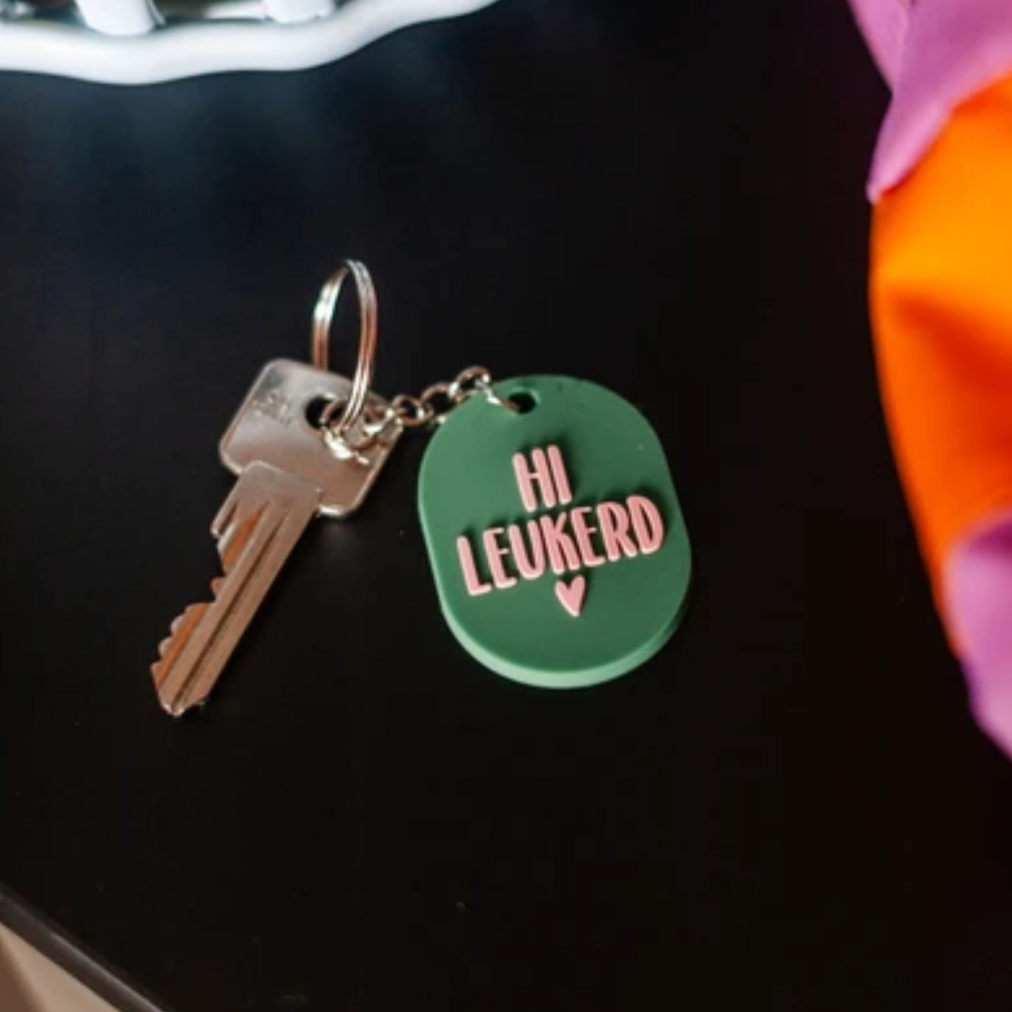 Sleutelhanger ‘Hi leukerd’ – groen & roze