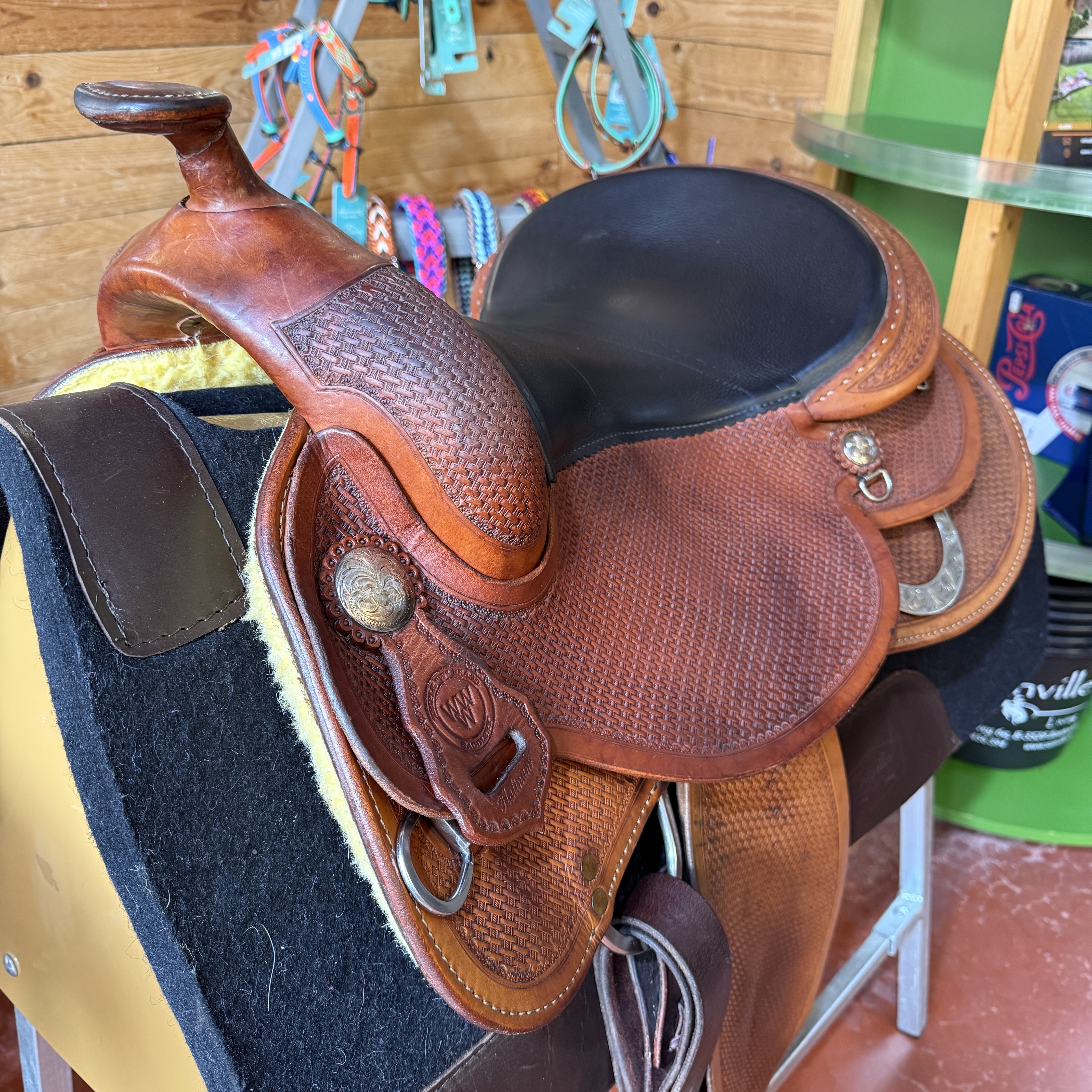 Triple WWW Platinum saddle