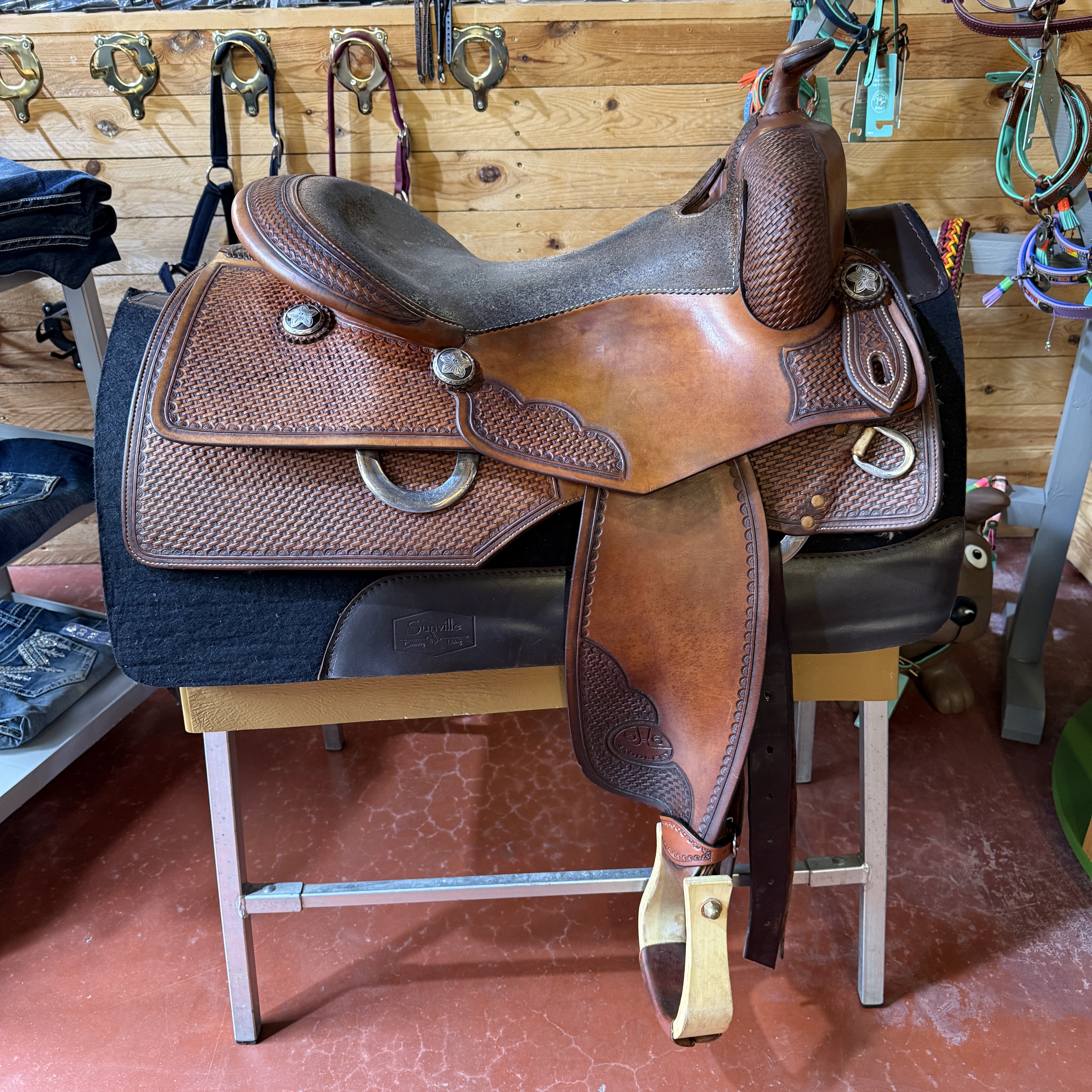 Tom Winter saddle, Square skirt
