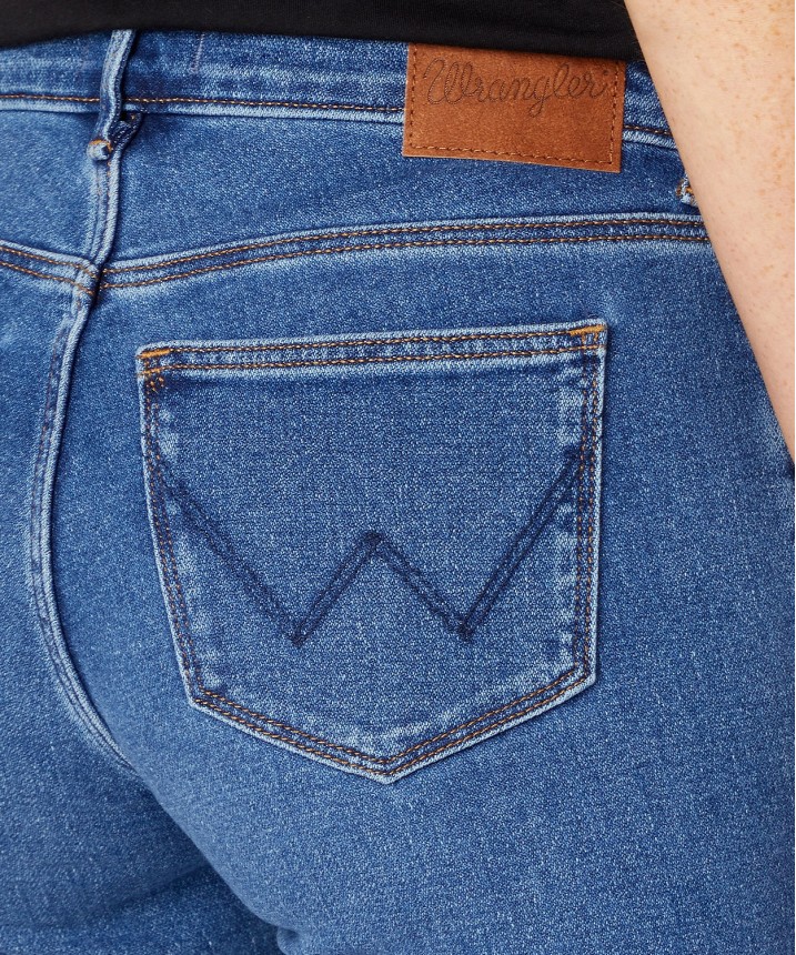 Wrangler Bootcut Camellia - Lengte 34"
