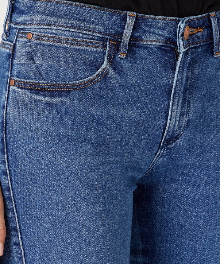 Wrangler Bootcut Camellia - Lengte 34"