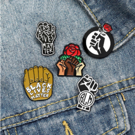 Pin ''black lives matter''