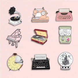 Pin ''pink piano''