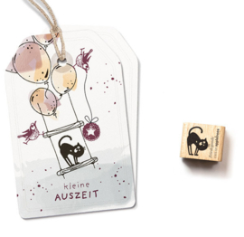 Cats on Appletrees - Mini Stempel Kat Friedegunde Met Gebogen Rug